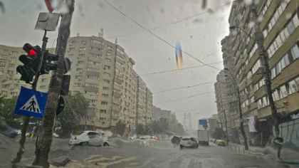 Șoferii din București se bucură de codul roșu de ploi: „Zici ca a venit Crăciunul mai devreme!”