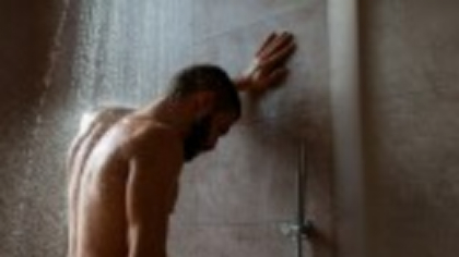 Ce se întâmplă cu corpul tău când faci duș cu apă rece. Beneficiile mai puțin știute ale acestui ritual