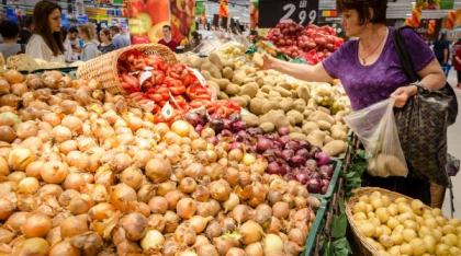 Situația dificilă a agricultorilor români: &amp;quot;Vindem cartofii cu 50-60 de bani/kg iar la supermarket, același cartof se vinde cu 4 lei/kg&amp;quot;
