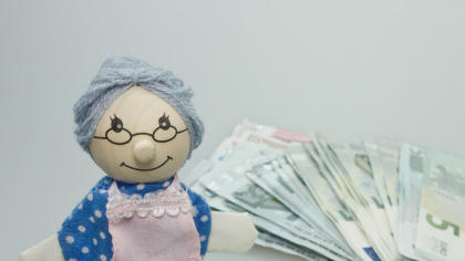 Anunț pentru 2,5 milioane de seniori. Ce se întâmplă cu pensiile în iulie, când intră pe card?