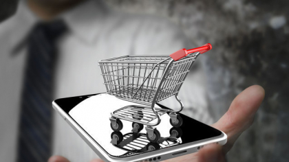 Asociaţia Română a Magazinelor Online (ARMO) atacă ezitările Guvernului Bolojan în faţa „specialilor din e-commerce”, giganţii din China care inundă piaţa cu mărfuri pentru care nu achită taxe. „Guvernul sancţionează firmele cinstite şi face ca evaziunea fiscală să fie mai profitabilă”