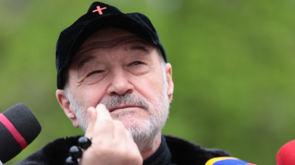 Gigi Becali a devenit viral pe TikTok, după ce a dat în stânga și-n dreapta bani unor tineri