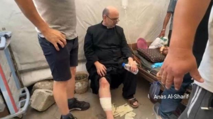 Un preot apropiat al Papei Francisc, rănit într-un atac israelian asupra singurei biserici catolice din Gaza