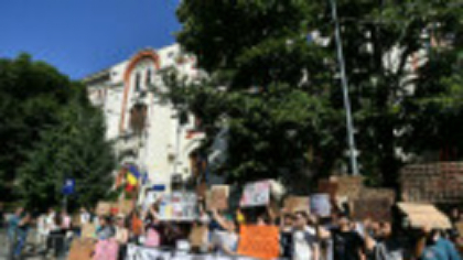 A treia zi de proteste ale studenților. Ministrul Educației le-a transmis tinerilor un mesaj clar: „Hai să le ducem la merit”