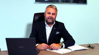 Ministrul Miruță laudă un director din subordine care și-a „tăiat” salariul, după ce, anterior, i-a fost dublat
