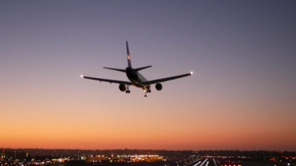 Un român celebru, despre cel mai înspăimântător aeroport din Europa, când aterizezi: „M-am dezbrăcat, am rămas în chiloți, dați-mă jos”