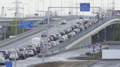 Bucureștiul se sufocă: 1,7 milioane de mașini înmatriculate, jumătate dintre cetățeni au carnet de șofer. Primarul anunță măsuri drastice în trafic