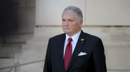 Fostul ambasador al SUA e șocat de cum funcționează companiile de stat din România: „E bizar, se pensionează și se angajează iar”