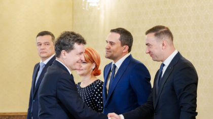 Ce-au găsit de râs la Cotroceni? (foto)