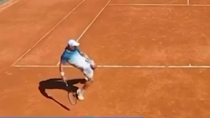 Demență la un turneu de tenis din Spania: un jucător rus și-a ieșit din minți și a făcut gesturi obscene către arbitru