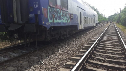 Un tren a deraiat în Timiș după ce a lovit un camion care traversa calea ferată