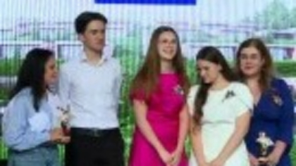 Opt elevi din sate izolate, premiați la Gala BookLand. ProTV a oferit patru burse de 35.000 de euro