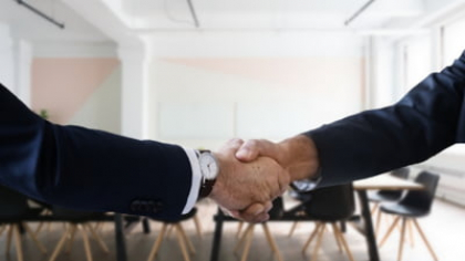 Cum a obținut un tânăr o poziție de conducere, cu un salariu uriaș: "Am mințit în totalitate în CV și am trecut firme inventate ca referințe"