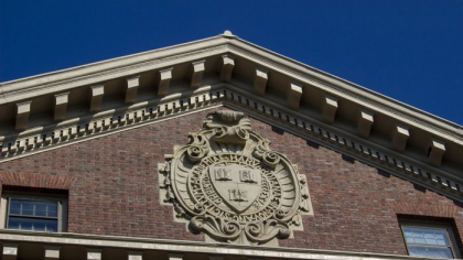 Întorsătură de situaţie: Un judecător federal blochează decizia lui Trump de a nu mai permite studenţilor străini să înveţe la Harvard