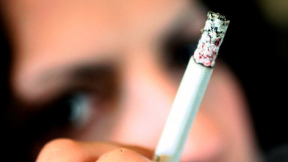 Studiul care spulberă mitul: Singurătatea nu e ca fumatul a 15 ţigări pe zi