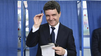 Politico: 18 ore din facerea unui președinte. Cum a arătat ziua de duminică pentru Nicușor Dan