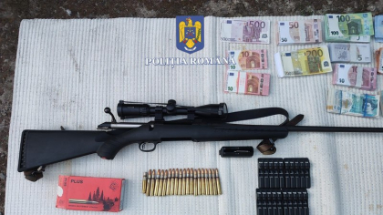 Percheziții în casa unei femei care ar fi furat un portofel pierdut. Ce au găsit polițiștii
