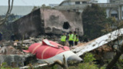 Tragedia aviatică din India: Alimentarea cu combustibil a motoarelor, „oprită” chiar înaintea prăbușirii avionului