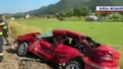 Cum a scăpat de moarte o șoferiță de 19 ani în ultimul moment, după ce a rămas cu mașina blocată pe calea ferată
