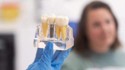Recuperarea după implant dentar: ce trebuie să știi
