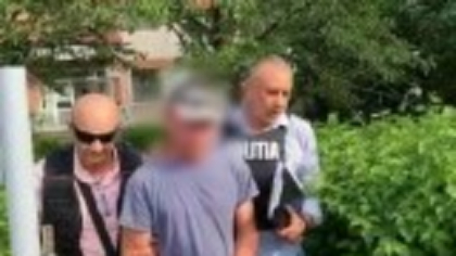 Ce le-a spus polițiștilor șoferul care a lovit cu mașina doi oameni care îl alergau pe câmp, după un conflict în trafic