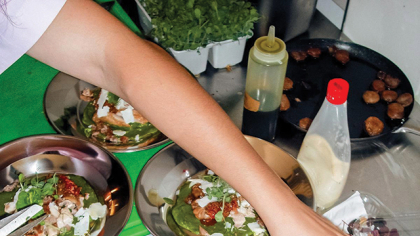 Două fete şi o poveste sau ce este IKI KIZ, una dintre cele mai fresh propuneri gastronomice din ultima perioadă, dar care nu este un restaurant clasic?