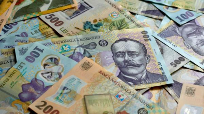 Românii pot cumpăra noi titluri de stat Fidelis, din 4 iulie. Dobânzile pentru depunerile în lei şi euro