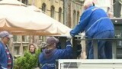 Mai multe terase ilegale din centrul Timișoarei, demontate de Primărie. Unii proprietari au fost luaţi prin surprindere