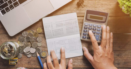 Românii trăiesc pe datorie: consumul crește, odată cu numărul creditelor
