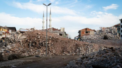 Reconstrucţia regiunilor distruse continuă, la doi ani după cutremurul de magintudine 7.8 din Adîyaman, Turcia