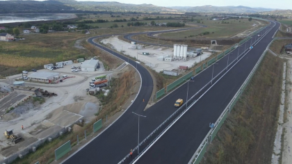Guvernul se împrumută pentru A1