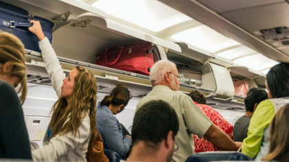Taxele pe bagajele de cabină au devenit mina de aur a operatorilor low-cost: peste 10 miliarde € încasaţi în 2024, Ryanair domină clasamentul