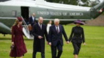 Ce cadouri și-au făcut soţii Trump şi cuplul regal britanic cu prilejul vizitei la castelul Windsor. GALERIE FOTO