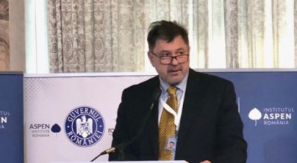 ”Vaccinuri, minciuni și tăcere„