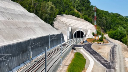 Tunelul Bătuța din Arad se deschide, după ani de blocaje și tăieri întârziate de copaci
