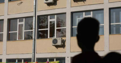 Bătaie de joc și prostie pe seama elevilor săraci