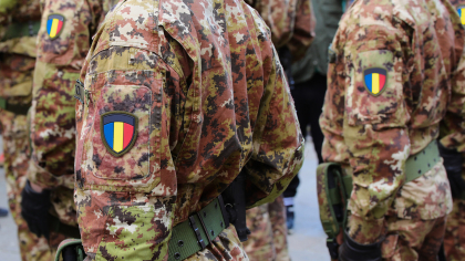 România introduce serviciul militar voluntar. Șeful Armatei: Toți românii ar trebui să știe să tragă cu arma