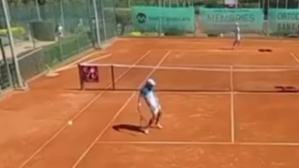 Un jucător din Rusia și-a pierdut mințile pe teren. Gesturi obscene spre arbitru: ”Tu, Superman!” VIDEO