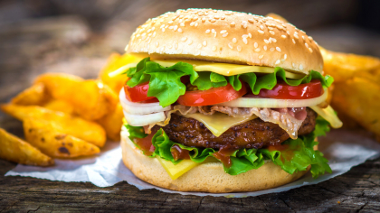 Parlamentul European interzice termenii „steak” și „burger” pentru produsele vegetale. Care este cauza acestei decizii