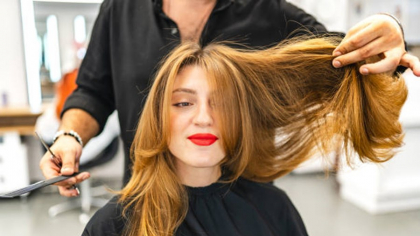 Tunsoarea ideală pentru femeile de peste 50 de ani pentru la iarnă. O să fie la modă și o să pară cu 10 ani mai tinere