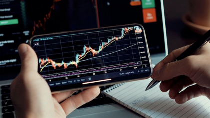 BREAKING. Banca Transilvania recuperează aproape integral scăderea acţiunilor de ieri, iar indicele BET creşte cu aproape 1% la debutul şedinţei de joi. Hidroelectrica şi OMV Petrom, pe plus cu 0,8-0,9%