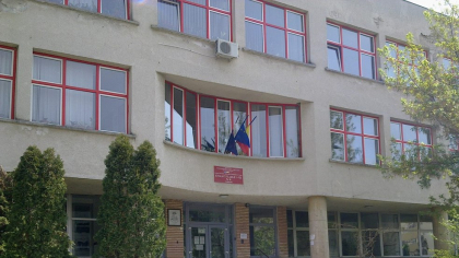 Doi elevi au întreținut relații sexuale în toaleta unei școli din Timișoara. Inspectoratul Școlar face o anchetă