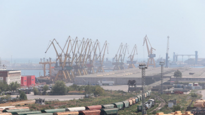 Captură-record în Portul Constanța: 350.000 de pachete de țigări de contrabandă, ascunse într-un container