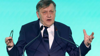 Crin Antonescu demască propaganda: Strângerea de mână dintre Nicușor Dan și Donald Trump, ridicol național în direct