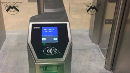 Plata cu cardul bancar la turnicheții de acces la metrou ar putea fi suspendată