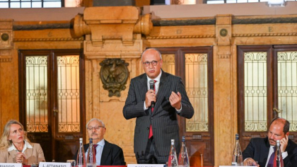 Dan Şucu la Genova, în faţa liderilor de business şi a oficialilor locali: „De ce un investitor român nu poate face în Italia ce au făcut investitorii italieni în România după anii 90? Poate că v-aţi gândit că vine un om de afaceri dintr-o ţară săracă, dar nu este chiar aşa. România este o cu totul altă ţară decât cea de acum trei decenii”. VIDEO
