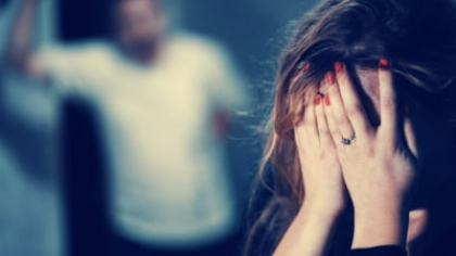 Manifestație la Guvern pentru prevenirea violenței împotriva femeilor: ”Este al 26-lea caz de femicid de la începutul anului. O femeie este omorâtă în fiecare săptămână”