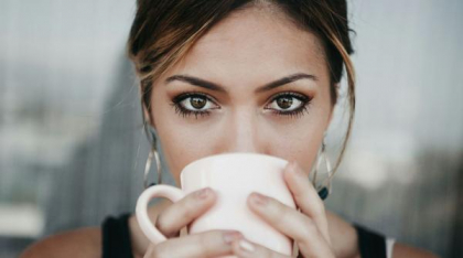 Cafea versus ceai verde: Ce să alegi pentru un început de zi sănătos