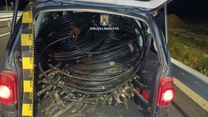 Cinci bărbați din Brăila, prinși când „furau curent” la propriu: aveau în mașină 500 de kilograme de conductori electrici