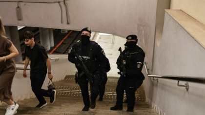 Trei fete au fost lovite de un bărbat în tramvaiul 32 din București: jandarmii au intervenit pentru a-l opri